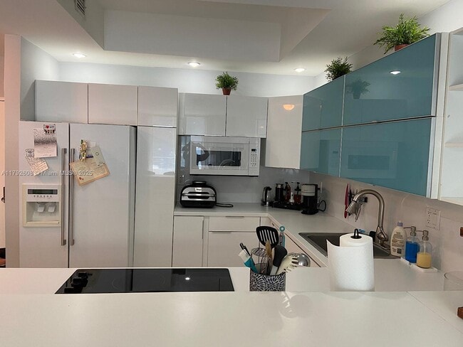 500 Three Islands Boulevard in Hallandale Beach, FL - Building Photo - Building Photo