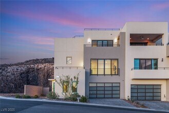 350 Solitude Peak Ln in Henderson, NV - Foto de edificio - Building Photo