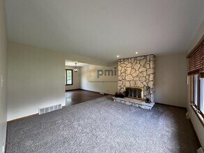 334 Little John Dr in Schererville, IN - Building Photo - Building Photo