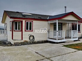 551 Point Dr in Selah, WA - Building Photo