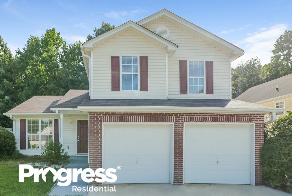 2124 Oakland Spring Dr in Snellville, GA - Building Photo