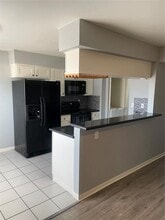 5793 Maple Hill Dr in Houston, TX - Building Photo - Building Photo