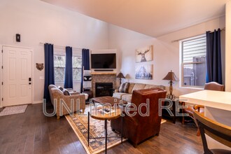 2465 W Pollo Cir in Flagstaff, AZ - Building Photo - Building Photo