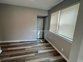 3906 Jewell Ave in Louisville, KY - Foto de edificio - Building Photo