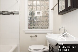 733 Elm St, Unit 302 in Winnetka, IL - Building Photo - Building Photo