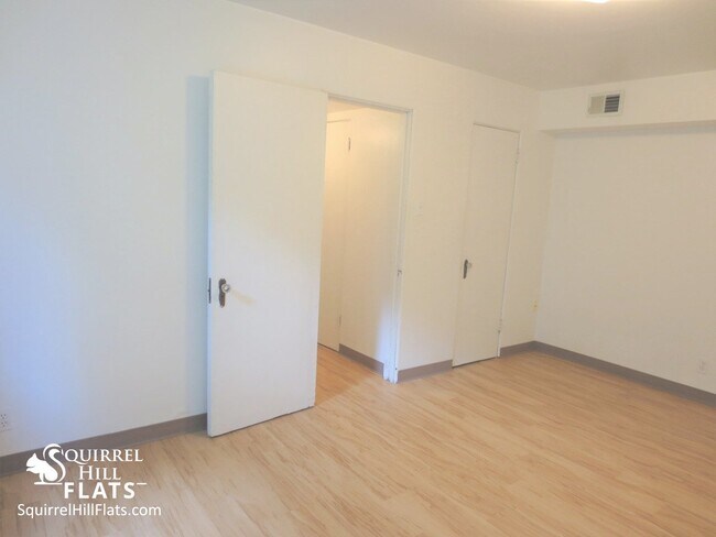 5712 Phillips Ave, Unit B5 in Pittsburgh, PA - Foto de edificio - Building Photo