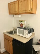 1079 Beacon St, Unit 8 in Brookline, MA - Building Photo - Building Photo