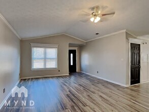 5801 Meadowview Rd in Rex, GA - Foto de edificio - Building Photo