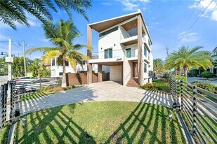 5601 N Ocean Dr in Hollywood, FL - Building Photo