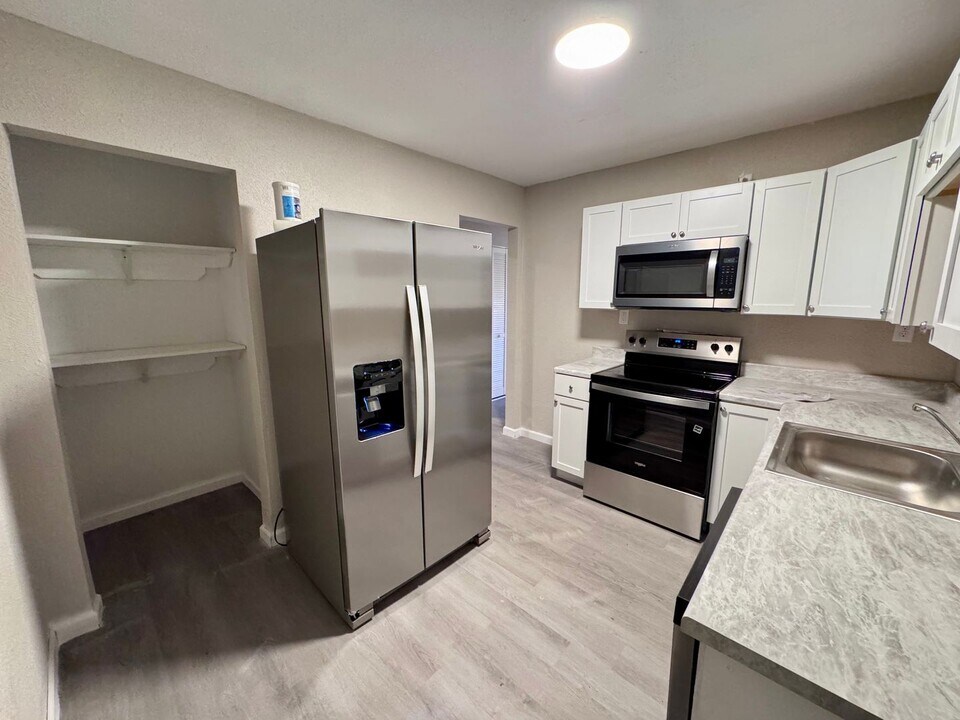 228 SE 121st Rd in Warrensburg, MO - Foto de edificio