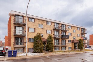 565 De Royan Rue in Laval, QC - Building Photo
