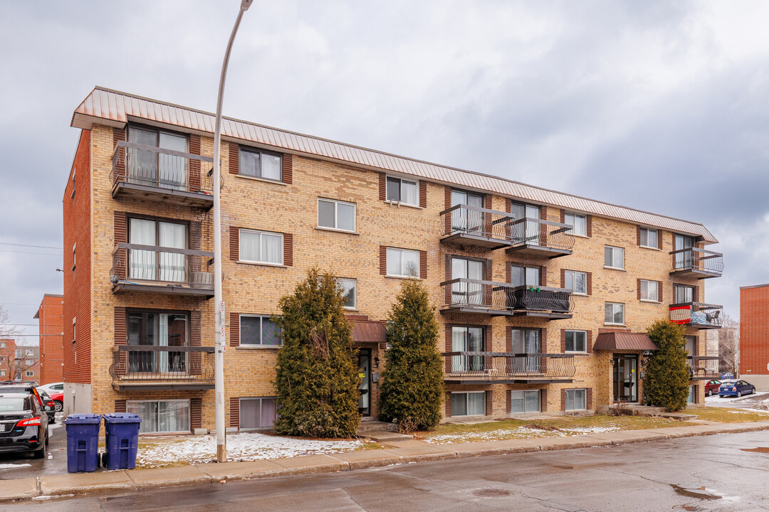 565 De Royan Rue in Laval, QC - Building Photo