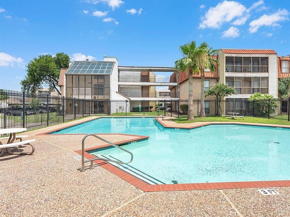 10110 Forum W Dr in Houston, TX - Foto de edificio