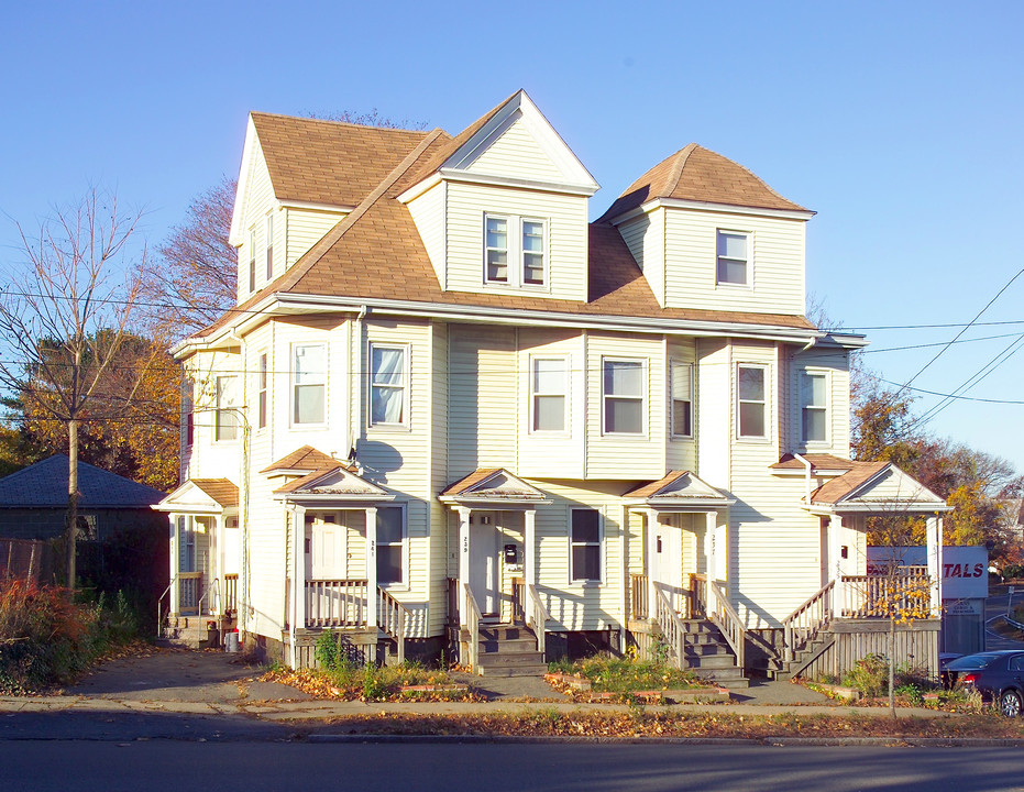 233-243 Southern Artery in Quincy, MA - Building Photo