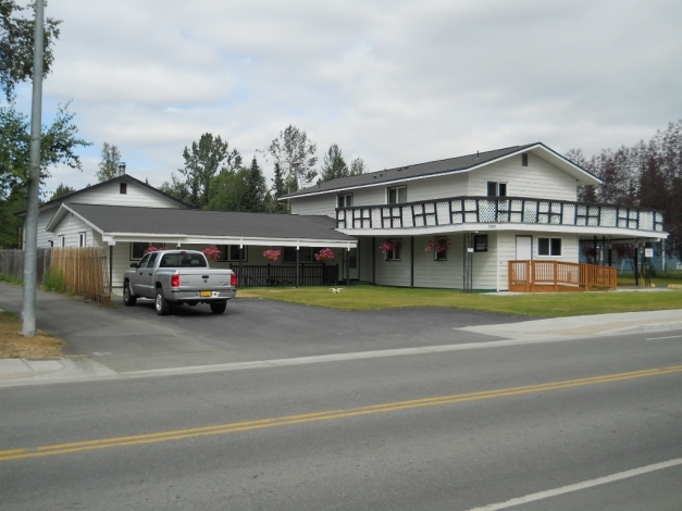 7529 E 6th Ave in Anchorage, AK - Foto de edificio