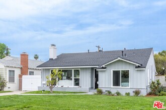 14327 Martha St in Los Angeles, CA - Foto de edificio - Building Photo