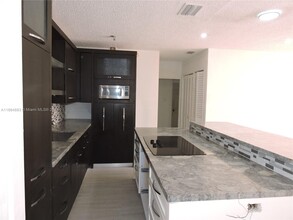 5451 W 10th Ave-Unit -2 in Hialeah, FL - Building Photo - Building Photo