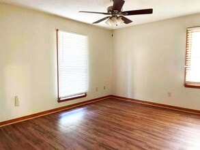 124 Clinton Cir in Jackson, MS - Building Photo - Building Photo