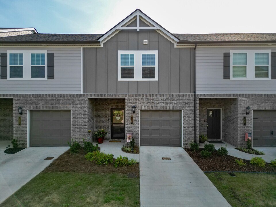 741 Pr Vw Dr in Columbia, TN - Building Photo