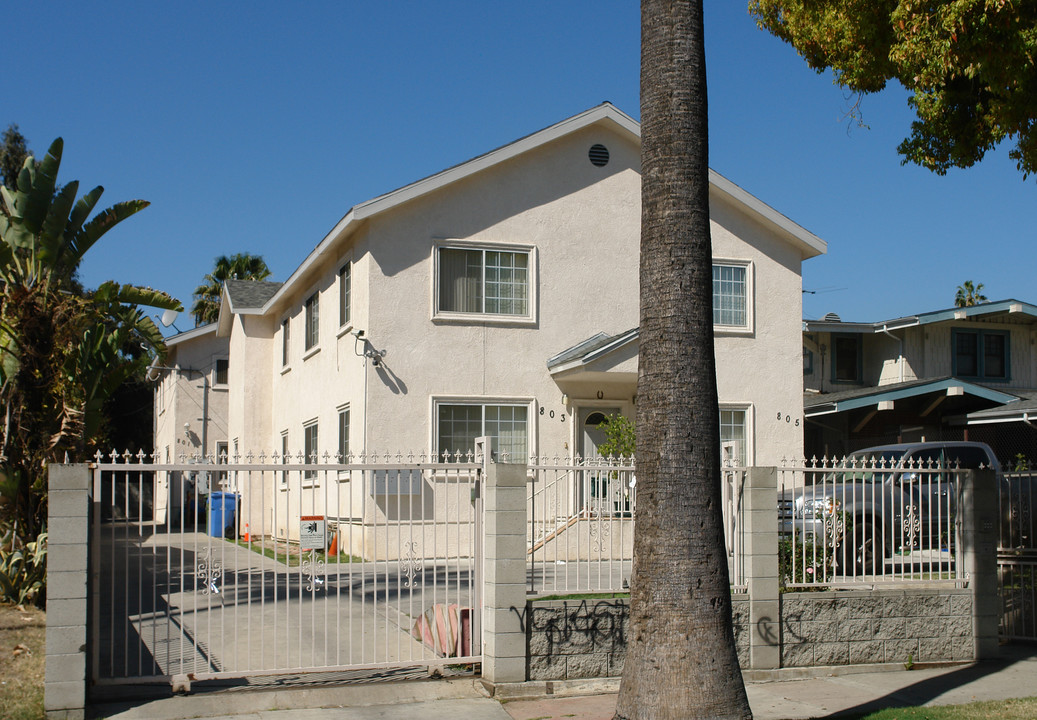 803 Mariposa Ave in Los Angeles, CA - Building Photo