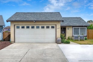 1322 Carnell Ct in San Diego, CA - Building Photo