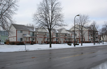 Plymouth Avenue Townhomes in Minneapolis, MN - Building Photo - Building Photo