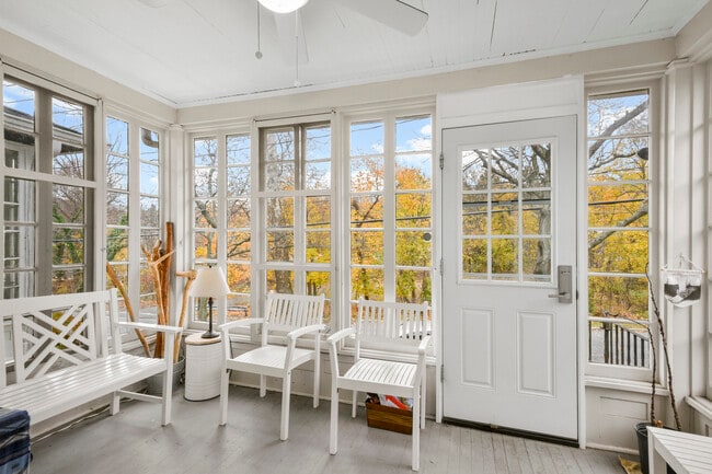 330 First Ave in Pelham, NY - Building Photo - Building Photo