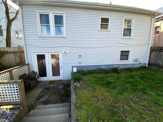 8008 Roosevelt Way NE in Seattle, WA - Building Photo - Building Photo