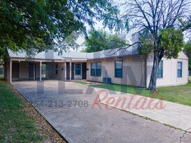 2005 Elkins Ave in Killeen, TX - Building Photo