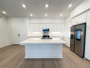 27227 Diamond Peak Ln in Valencia, CA - Building Photo - Building Photo