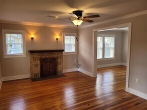 925 W Cottage St in Houston, TX - Building Photo - Building Photo