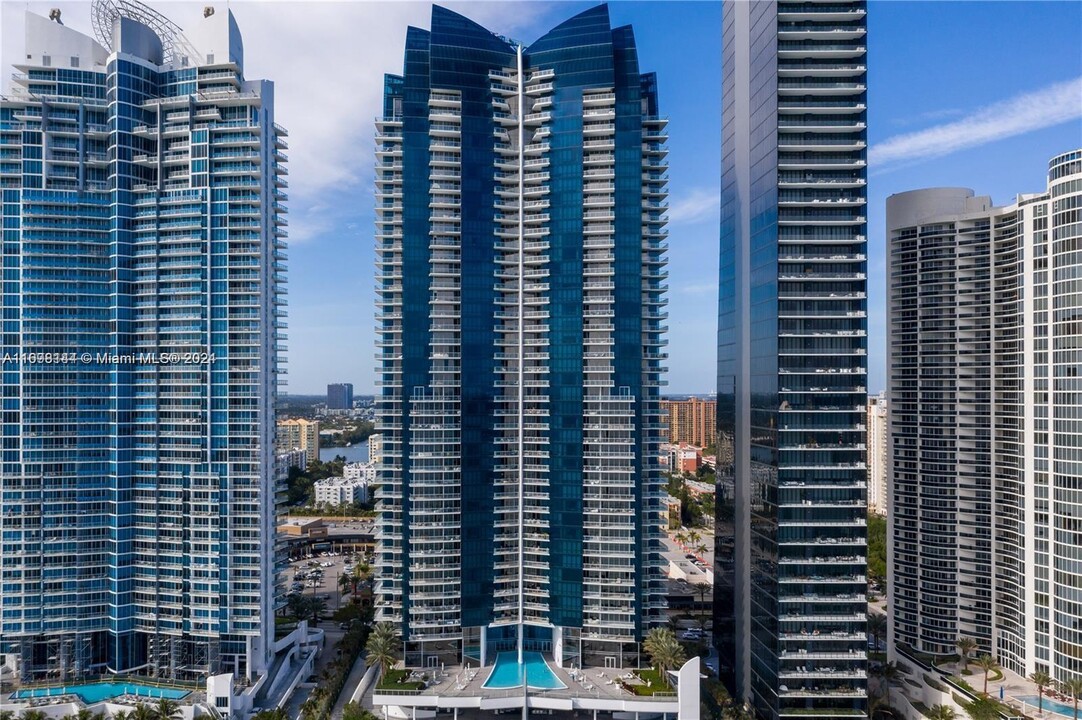 17121 Collins Ave, Unit 1703 in Sunny Isles Beach, FL - Building Photo