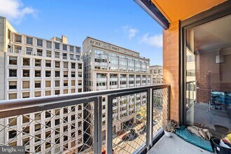 631 D St NW, Unit 829 in Washington, DC - Foto de edificio - Building Photo