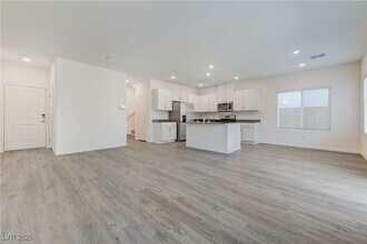 501 Red Lovebird Ave in Henderson, NV - Building Photo - Building Photo