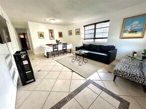 5726 SW 20th St in Miami, FL - Building Photo - Building Photo