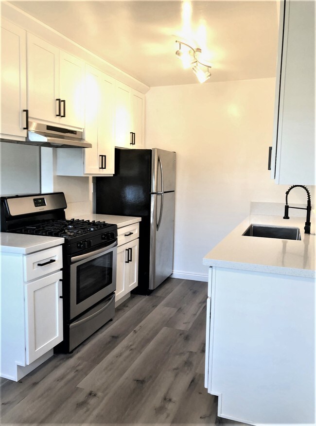 12460 Lakewood Blvd Apartments and Nearby Downey Apartments For Rent