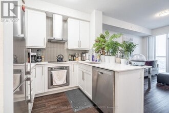 2087 Fairview St in Burlington, ON - Building Photo - Building Photo