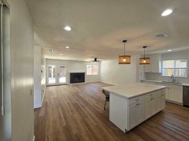6025 Banbury St in San Diego, CA - Building Photo - Building Photo