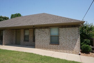 410 W Matthews Ave in Jonesboro, AR - Foto de edificio - Building Photo