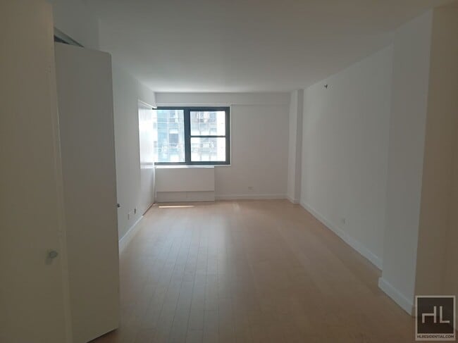 East 39th Street in New York, NY - Building Photo - Building Photo
