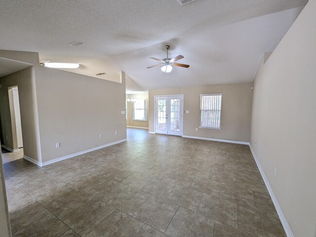 9708 Parker Lake Cir in Navarre, FL - Building Photo - Building Photo