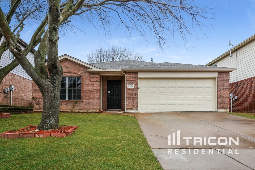 8348 Orleans Ln in Fort Worth, TX - Building Photo