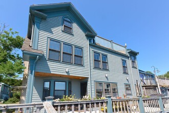 37 Rocky Neck Ave in Gloucester, MA - Foto de edificio - Building Photo