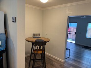 1824 62nd St, Unit B in Berkeley, CA - Foto de edificio - Building Photo