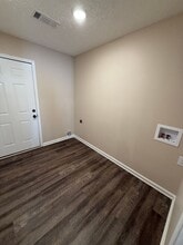 100 E Crestview Dr in Greenfield, TN - Building Photo - Building Photo