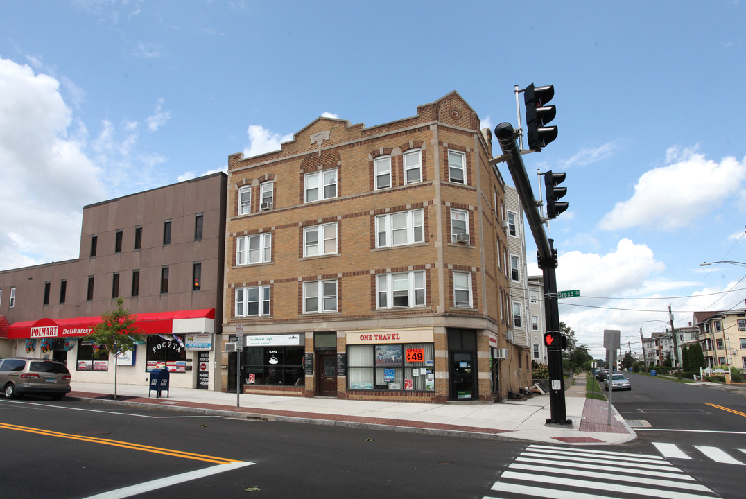 111-117 Broad St in New Britain, CT - Building Photo