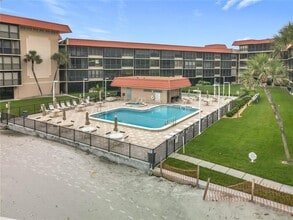 17580 Gulf Blvd in Redington Shores, FL - Building Photo - Building Photo