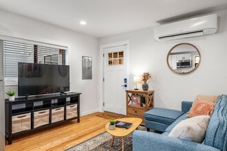 12729 Evanston Ave N in Seattle, WA - Foto de edificio - Building Photo