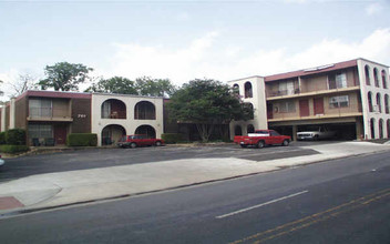 Shalimar Apartments in Austin, TX - Building Photo - Building Photo