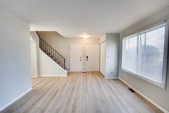 1111 Brunswick Ln in Aurora, IL - Building Photo - Building Photo